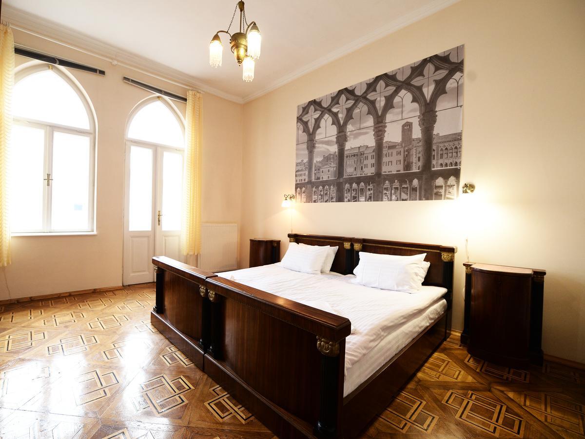 The Historical Family Nest In City Centre Lviv Exterior photo