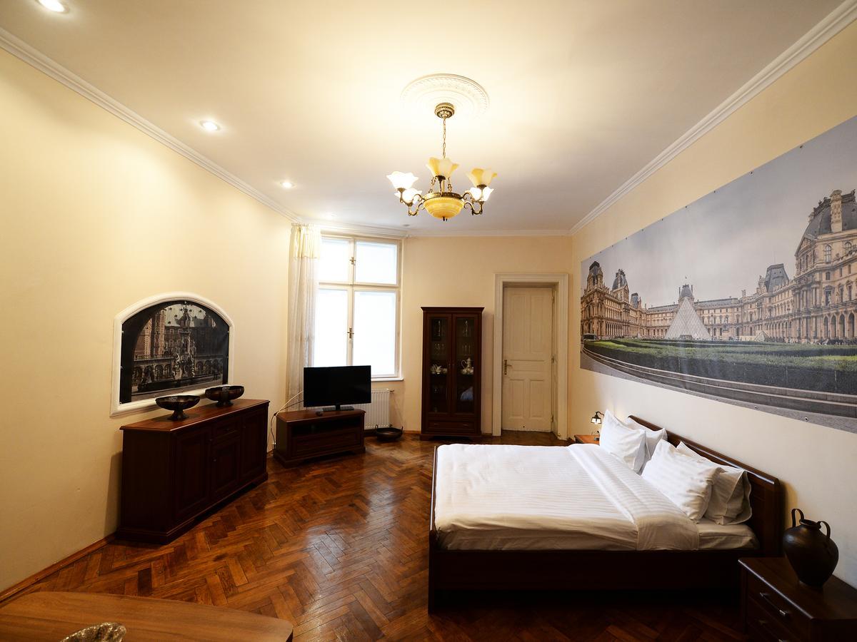The Historical Family Nest In City Centre Lviv Exterior photo