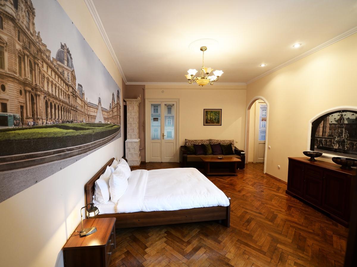 The Historical Family Nest In City Centre Lviv Exterior photo